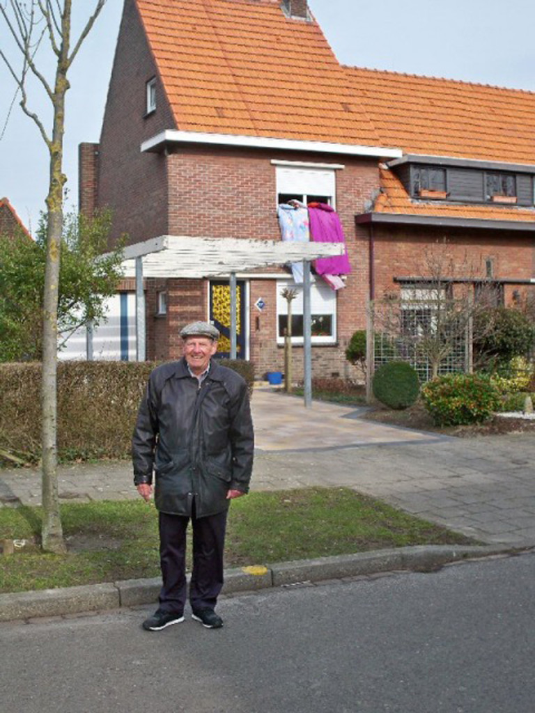 Wim in front of the Eschdoornstraat home – 2010