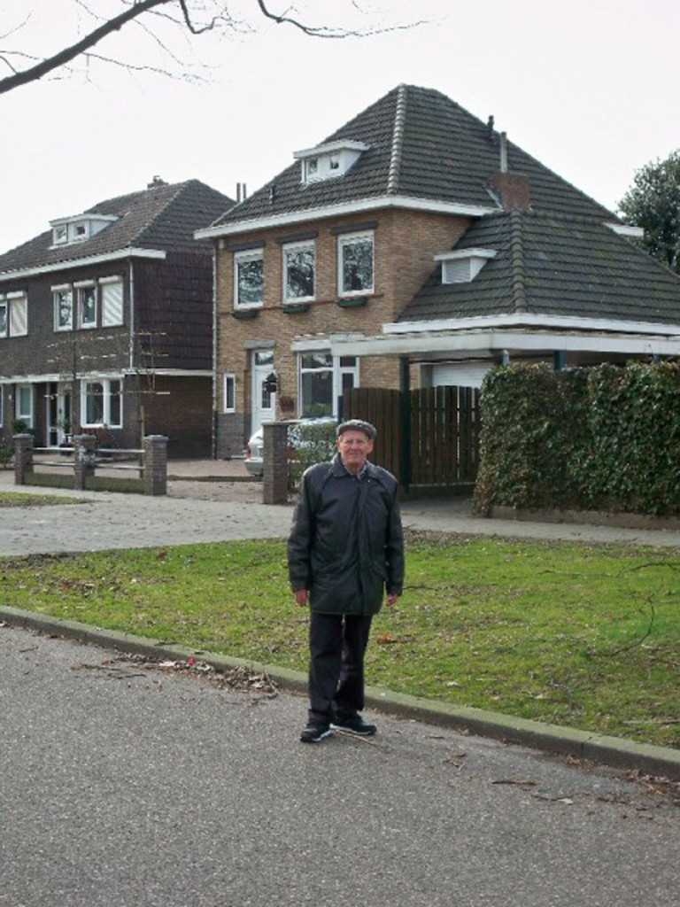 Wim in front of the kerkehoflaan house - 2010